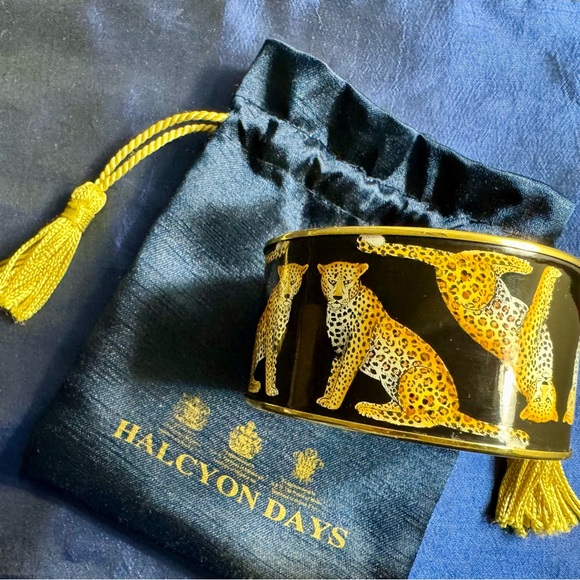 Halcyon Days Enamel Leopard Cuff Bangle in 18k Gold / Medium - Picture 3 of 9